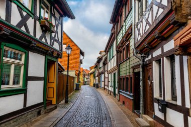 Harz Dağları 'nın kapılarındaki güzel Wernigerode kasabasını keşfetmek - Saksonya-Anhalt - Almanya