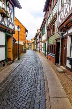 Harz Dağları 'nın kapılarındaki güzel Wernigerode kasabasını keşfetmek - Saksonya-Anhalt - Almanya