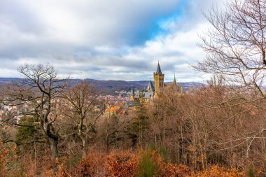 Harz Dağları 'nın kapılarındaki güzel Wernigerode kasabasını keşfetmek - Saksonya-Anhalt - Almanya
