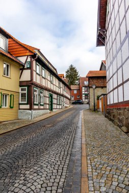 Harz Dağları 'nın kapılarındaki güzel Wernigerode kasabasını keşfetmek - Saksonya-Anhalt - Almanya