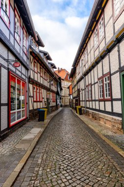 Harz Dağları 'nın kapılarındaki güzel Wernigerode kasabasını keşfetmek - Saksonya-Anhalt - Almanya