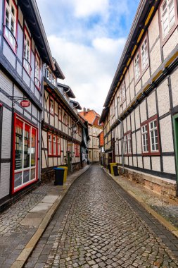 Harz Dağları 'nın kapılarındaki güzel Wernigerode kasabasını keşfetmek - Saksonya-Anhalt - Almanya
