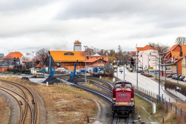 Harz Dağları 'nın kapılarındaki güzel Wernigerode kasabasını keşfetmek - Saksonya-Anhalt - Almanya