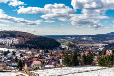 Steinbach-Hallenberg yakınlarındaki Thuringian Ormanı 'ndaki dağ kurtarma kulübesine yürüyün.