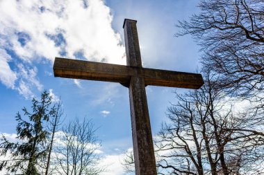 Thüringen Ormanı 'ndan geçen bahar yürüyüşü Floh-Seligenthal - Thüringen - Almanya