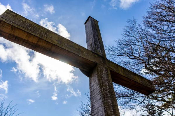 Thüringen Ormanı 'ndan geçen bahar yürüyüşü Floh-Seligenthal - Thüringen - Almanya