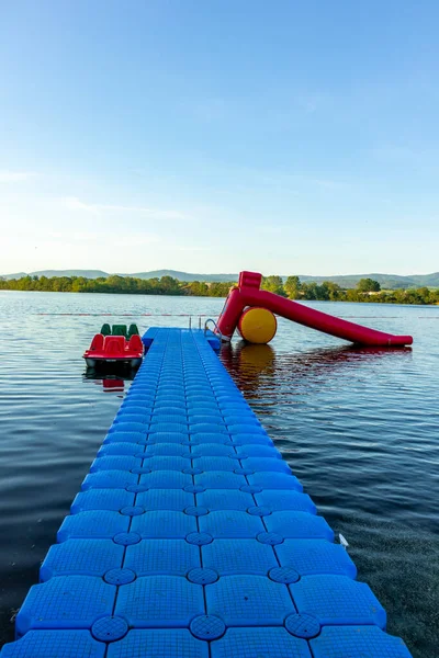Breitungen Gölü 'nde yaz yürüyüşü muhteşem güneş ışığı altında - Thüringen - Almanya
