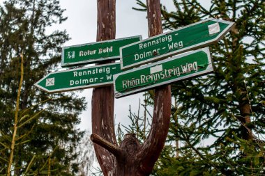 Zella-Mehlis yakınlarındaki Thuringian Ormanı 'ndaki Ruppberg' e yürüyüş - Almanya
