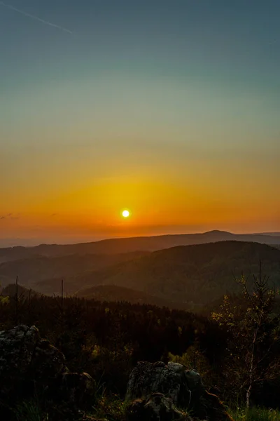 Floh Seligenthal付近のテューリンゲンの森の高さで幻想的な夕日 テューリンゲン自由州 ドイツ — ストック写真