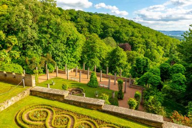 Bad Liebenstein - Thuringia - Almanya yakınlarındaki Altenstein 'daki güzel parkta yaz yürüyüşü.