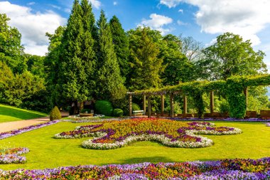 Bad Liebenstein - Thuringia - Almanya yakınlarındaki Altenstein 'daki güzel parkta yaz yürüyüşü.