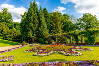 Bad Liebenstein - Thuringia - Almanya yakınlarındaki Altenstein 'daki güzel parkta yaz yürüyüşü.