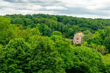 Bad Liebenstein - Thuringia - Almanya yakınlarındaki Altenstein 'daki güzel parkta yaz yürüyüşü.