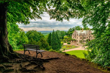 Bad Liebenstein - Thuringia - Almanya yakınlarındaki Altenstein 'daki güzel parkta yaz yürüyüşü.