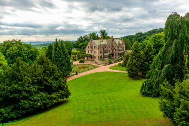 Bad Liebenstein - Thuringia - Almanya yakınlarındaki Altenstein 'daki güzel parkta yaz yürüyüşü.