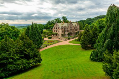Bad Liebenstein - Thuringia - Almanya yakınlarındaki Altenstein 'daki güzel parkta yaz yürüyüşü.
