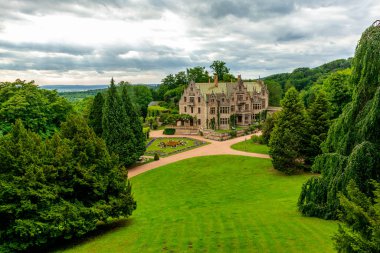 Bad Liebenstein - Thuringia - Almanya yakınlarındaki Altenstein 'daki güzel parkta yaz yürüyüşü.