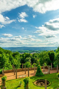 Bad Liebenstein - Thuringia - Almanya yakınlarındaki Altenstein 'daki güzel parkta yaz yürüyüşü.
