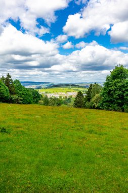 Oberweibach - Thüringen - Almanya yakınlarındaki Leibis-Lichte barajı etrafında yürüyüş