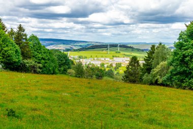 Oberweibach - Thüringen - Almanya yakınlarındaki Leibis-Lichte barajı etrafında yürüyüş