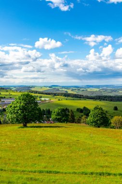 Oberweibach - Thüringen - Almanya yakınlarındaki Leibis-Lichte barajı etrafında yürüyüş