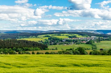 Oberweibach - Thüringen - Almanya yakınlarındaki Leibis-Lichte barajı etrafında yürüyüş