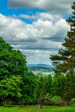 Oberweibach - Thüringen - Almanya yakınlarındaki Leibis-Lichte barajı etrafında yürüyüş