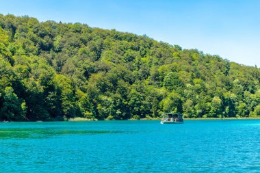 Güzel Plitvice Gölleri Ulusal Parkı 'nda keşif turu - Hırvatistan