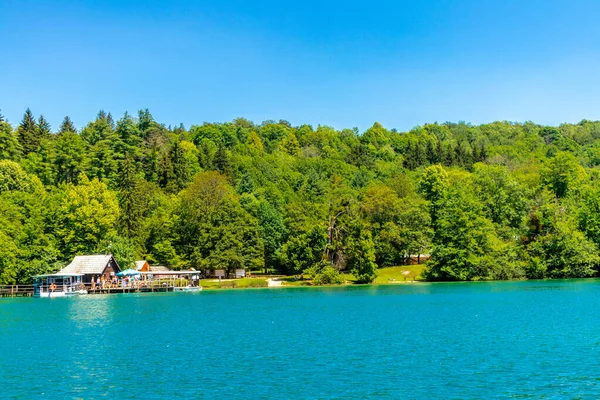 美しいプリトヴィツェ湖国立公園を巡るディスカバリーツアー クロアチア — ストック写真