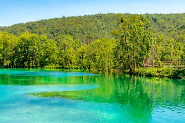Güzel Plitvice Gölleri Ulusal Parkı 'nda keşif turu - Hırvatistan