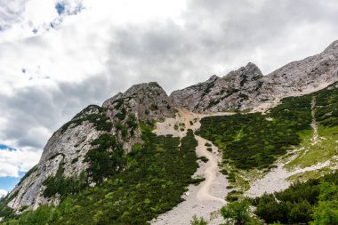 Julian Alplerinin güzel dağ grubu Slovenya 'ya hoş geldiniz.