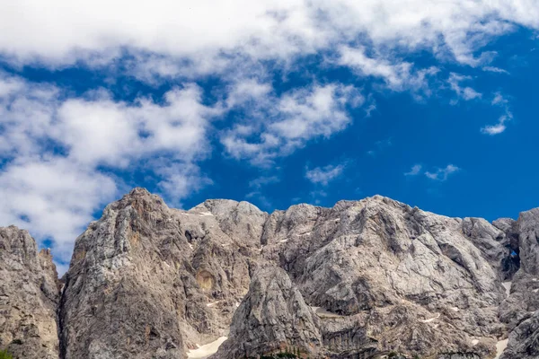Julian Alplerinin güzel dağ grubu Slovenya 'ya hoş geldiniz.