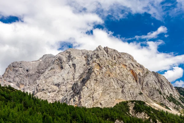 Julian Alplerinin Güzel Dağ Grubu Slovenya Hoş Geldiniz — Stok fotoğraf