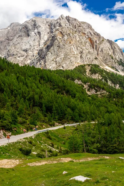 Julian Alplerinin Güzel Dağ Grubu Slovenya Hoş Geldiniz — Stok fotoğraf