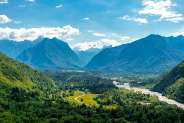 Soca Vadisi 'ndeki Boka Şelalesine Yürüyüş - Bovec - Slovenya