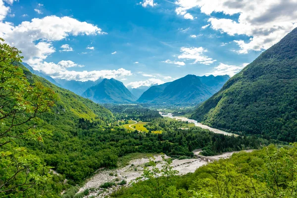 Soca Vadisi 'ndeki Boka Şelalesine Yürüyüş - Bovec - Slovenya