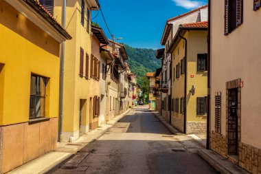 Kanal ob Soi yakınlarındaki güzel Soca Vadisi 'nde, Slovenya yolunda.