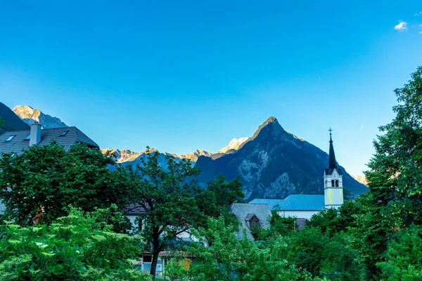 Paseo Nocturno Por Atractiva Ciudad Bovec Cerca Frontera Con Italia —  Fotos de Stock