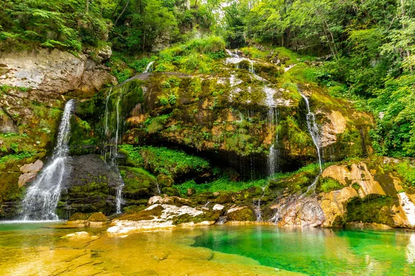 Bovec Slovenya Yakınlarındaki Virje Şelalesinde Yüzme Eğlencesi — Stok fotoğraf