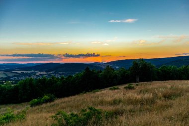 Yaz keşfi turu Steinbach-Hallenberg yakınlarındaki Thuringian Ormanı 'nda