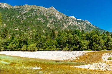 Julian Alpleri yakınlarındaki güzel Soa Vadisi 'ne hoş geldiniz Slovenya