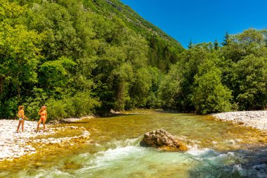 Julian Alpleri yakınlarındaki güzel Soa Vadisi 'ne hoş geldiniz Slovenya