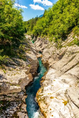 Julian Alpleri yakınlarındaki güzel Soa Vadisi 'ne hoş geldiniz Slovenya
