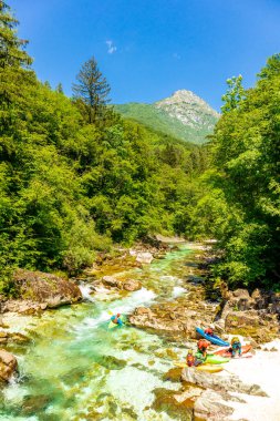 Julian Alpleri yakınlarındaki güzel Soa Vadisi 'ne hoş geldiniz Slovenya