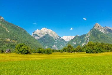 Julian Alpleri yakınlarındaki güzel Soa Vadisi 'ne hoş geldiniz Slovenya