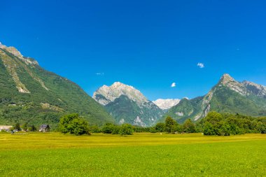 Julian Alpleri yakınlarındaki güzel Soa Vadisi 'ne hoş geldiniz Slovenya
