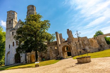 Jumiges - Normandiya - Fransa 'nın güzel küçük komünü boyunca yürüyün