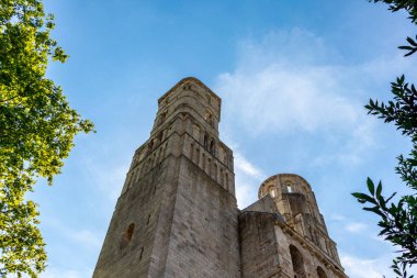 Jumiges - Normandiya - Fransa 'nın güzel küçük komünü boyunca yürüyün