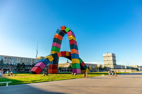 Fransa Ulusal Günü, Fransa 'nın Le Havre liman şehrinden geçiyor.