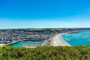 Fcamp yakınlarındaki güzel kaymaktaşı sahilinde sahil yürüyüşü - Normandiya - Fransa